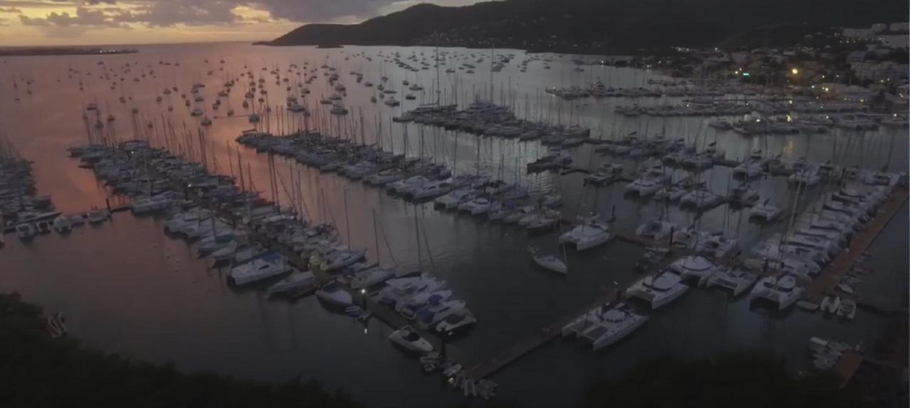 Imagine972 Martinique Bateau Hotel A Quai Le Marin 3 Cabines 3 Salles De Bains 6 Pers Maxi Bagian luar foto